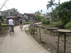 A bicyclette dans la ville de Hoi An