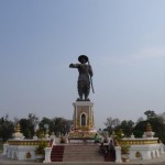 La statue du roi Anouvong !