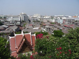 Vue imprenable sur Bangkok, et ses bidonvilles !